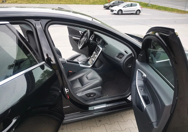 Volvo V60 cena 66999 przebieg: 163717, rok produkcji 2015 z Bełchatów małe 529